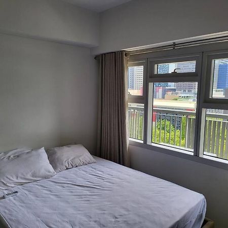 Апартаменты Luxury @ Bgc Sleeps 6 Comfortably Fast Wifi Pool! Манила Экстерьер фото