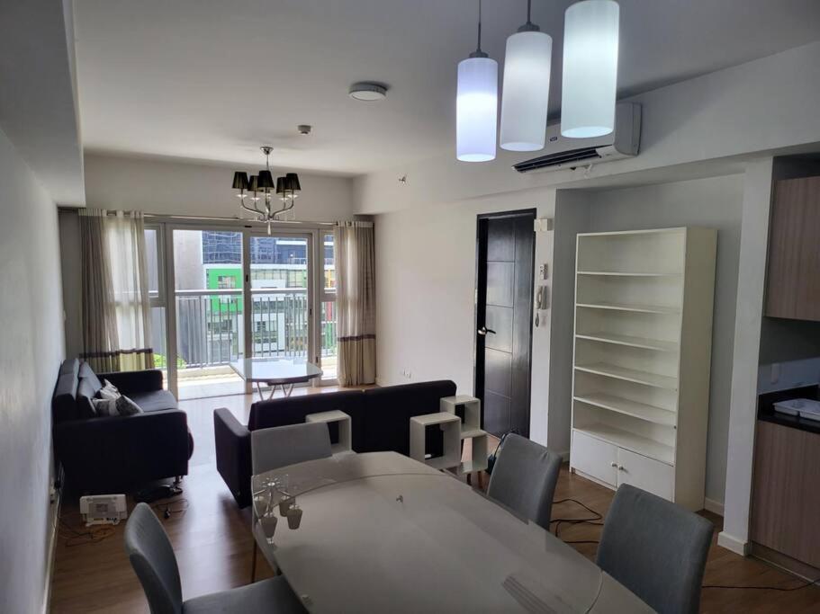 Апартаменты Luxury @ Bgc Sleeps 6 Comfortably Fast Wifi Pool! Манила Экстерьер фото