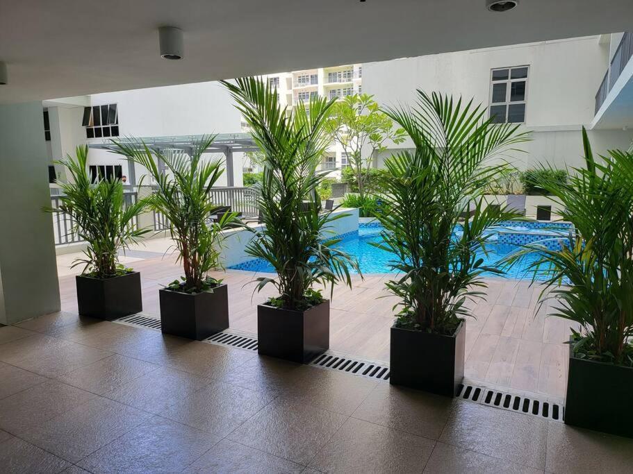 Апартаменты Luxury @ Bgc Sleeps 6 Comfortably Fast Wifi Pool! Манила Экстерьер фото