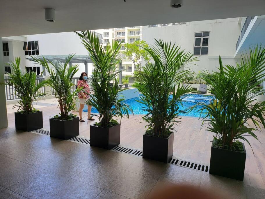 Апартаменты Luxury @ Bgc Sleeps 6 Comfortably Fast Wifi Pool! Манила Экстерьер фото