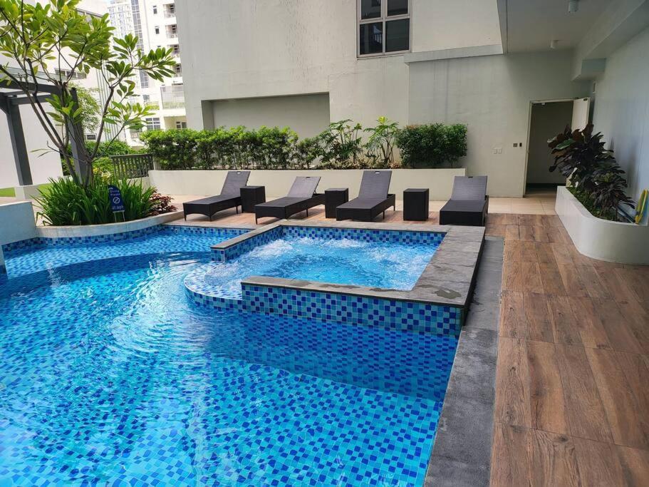 Апартаменты Luxury @ Bgc Sleeps 6 Comfortably Fast Wifi Pool! Манила Экстерьер фото