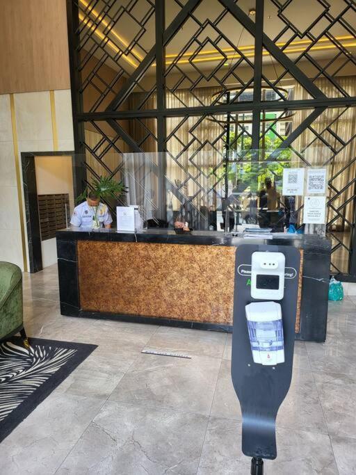 Апартаменты Luxury @ Bgc Sleeps 6 Comfortably Fast Wifi Pool! Манила Экстерьер фото