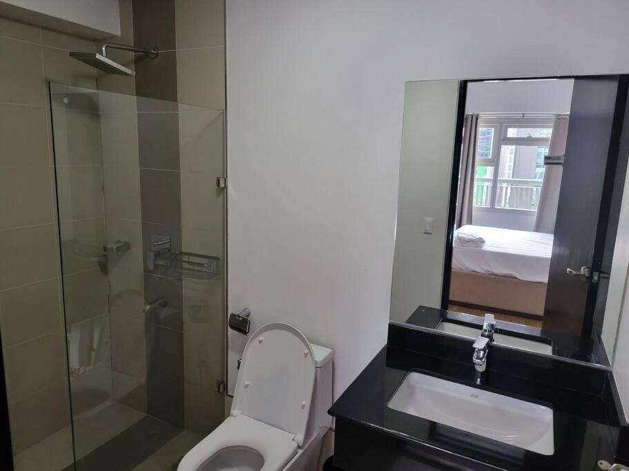 Апартаменты Luxury @ Bgc Sleeps 6 Comfortably Fast Wifi Pool! Манила Экстерьер фото