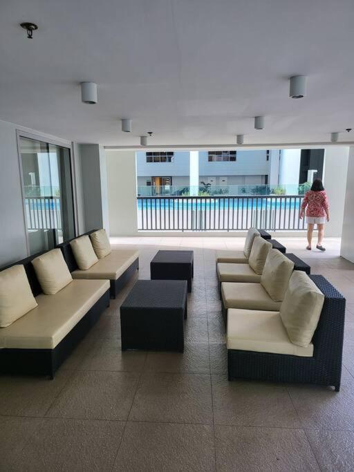 Апартаменты Luxury @ Bgc Sleeps 6 Comfortably Fast Wifi Pool! Манила Экстерьер фото
