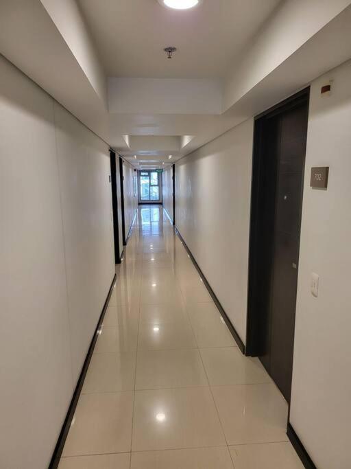 Апартаменты Luxury @ Bgc Sleeps 6 Comfortably Fast Wifi Pool! Манила Экстерьер фото
