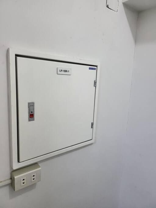 Апартаменты Luxury @ Bgc Sleeps 6 Comfortably Fast Wifi Pool! Манила Экстерьер фото