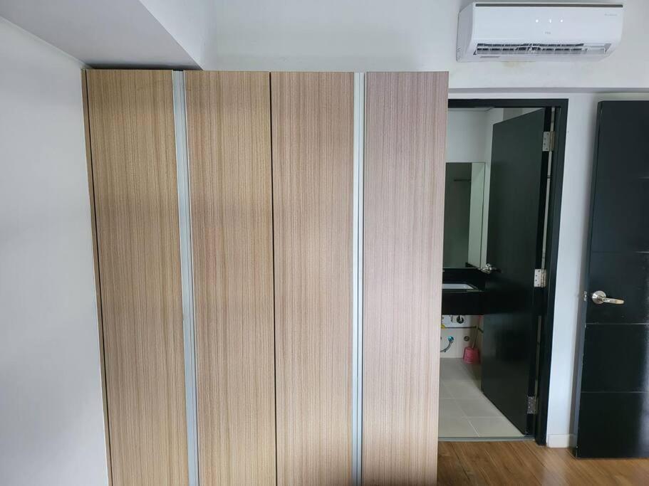 Апартаменты Luxury @ Bgc Sleeps 6 Comfortably Fast Wifi Pool! Манила Экстерьер фото