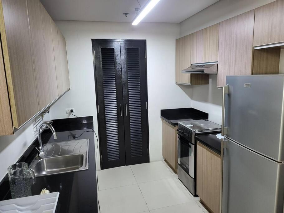 Апартаменты Luxury @ Bgc Sleeps 6 Comfortably Fast Wifi Pool! Манила Экстерьер фото