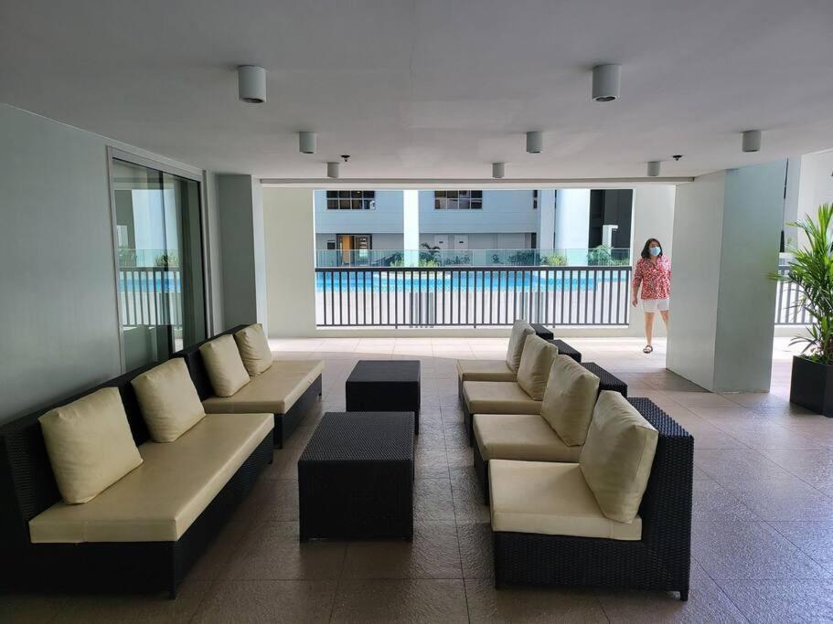 Апартаменты Luxury @ Bgc Sleeps 6 Comfortably Fast Wifi Pool! Манила Экстерьер фото